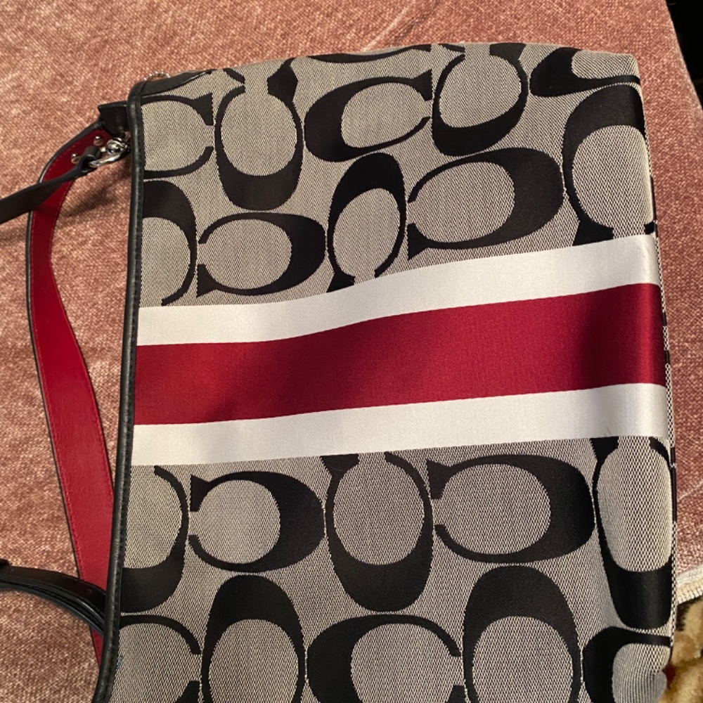 Coach purse - Picture 5 of 8
